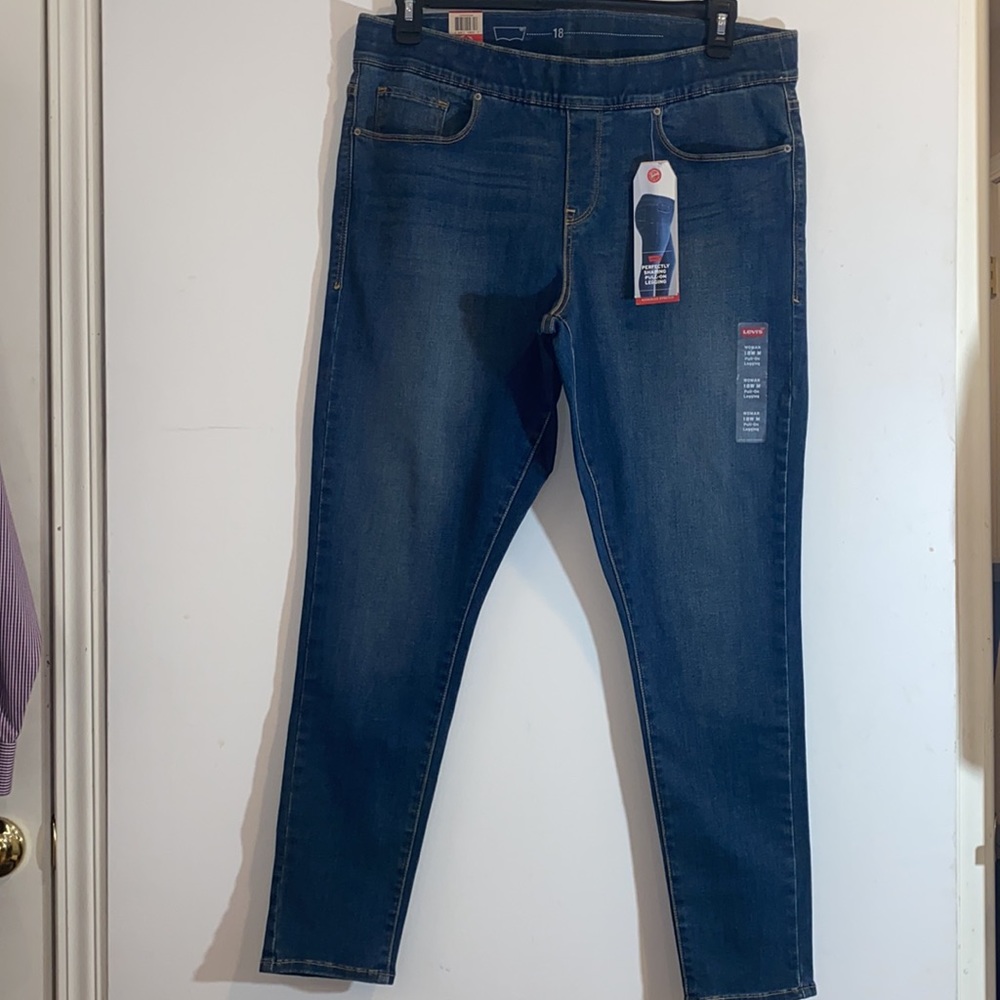 NEW Levi’s woman 18 W  (M)  pull on legging denim mid rise